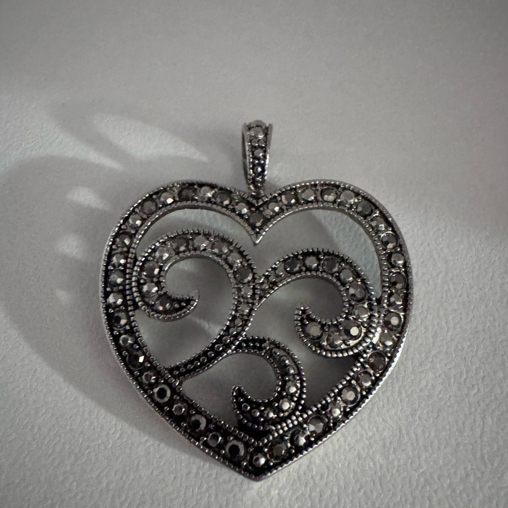 *Elegant Silver Heart Pendant